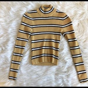 Sky and Sparrow along Sleeve mock neck Tee- size small